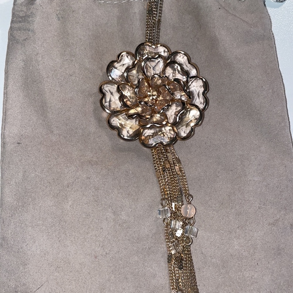 Long line clear flower necklace